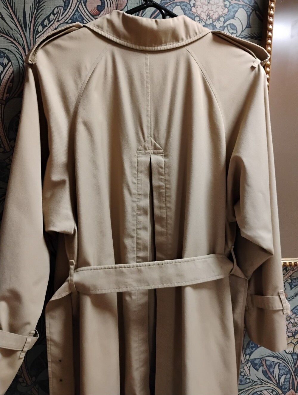 Vintage Burberry Classic Beige Trench Coat Single Breasted with Belt - Picture 4 of 14